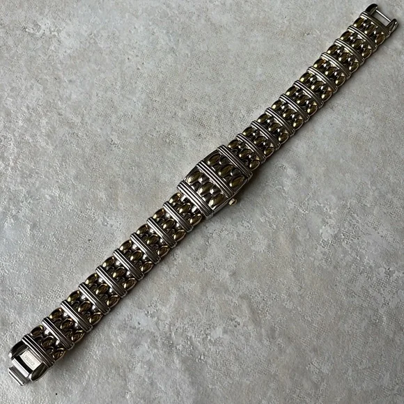 Armitron lady battery water resistant silver and gold - Picture 3 of 7